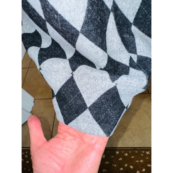 NWT Nally & Millie Black White Argyle Poncho Sweater S Travel Quiet Luxury Artsy - Picture 8 of 9